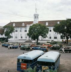 busses and taxis at Taman Fatahillah