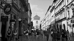 Florianstor gate in Krakow with tourists