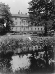 Bulevardi 40 building viewed from Sinebrychoff Park