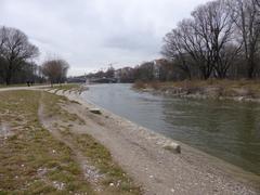 Weideninsel with stone steps and Wittelsbacherbrücke in the background