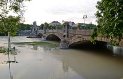 Wittelsbacherbrücke in Munich during the 2013 flood