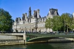 Hôtel de Ville and Pont d'Arcole in Paris