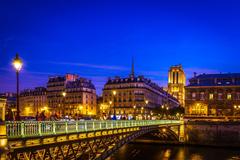 Seine River and Hôtel de Ville at golden hour