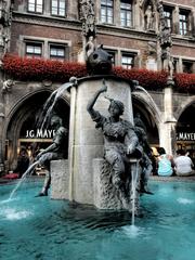 München Marienplatz Fischbrunnen Kugelfisch