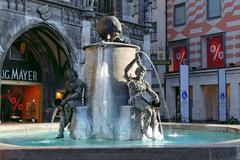 Fischbrunnen fountain in Munich during winter