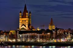 Kölner Altstadt at twilight, featuring Groß St. Martin, Stapelhaus, Rathausturm, and Fischmarkt