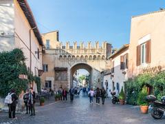 Porta Settimiana in Rome