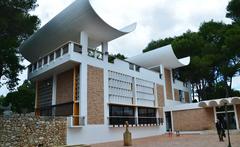 Fondation Maeght building and courtyard