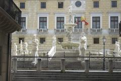 Fontaine de la Vergogne in front of Palazzo Pretorio in Palermo