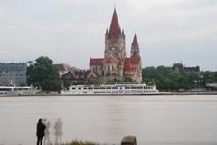 Kaiser-Jubiläums-Kirche during the 2013 Danube flood