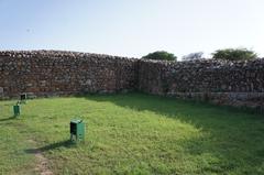 Bastion where a wall of Jahanpanah meets the wall of Rai Pithora fort