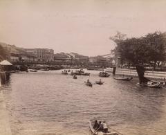 Cavenagh Bridge and the Singapore River