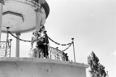 Historical photo of the Zenélő kút on Margaret Island in 1957