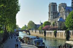 Cathédrale Notre Dame de Paris and Pont-au-Double at sunset