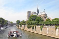 L'île de la Cité, Notre-Dame and Pont au Double in Paris, May 2014