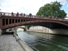 Le Pont au Double bridge in Paris