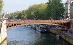 Pont au Double in Paris