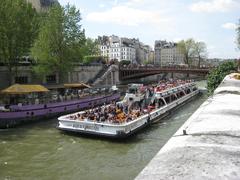 Tour boat Le Courau on the river below Notre Dame