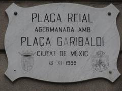 Edifici a la Plaça Reial, Barcelona amb placa de l'agermanament amb Plaça Garibaldi de Ciutat de Mèxic