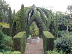 Glorieta de cipreses in Jardines de Laribal