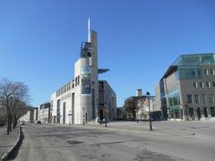 Pointe-à-Callière museum in Montreal with L'Éperon on the left and Maison-des-Marins on the right