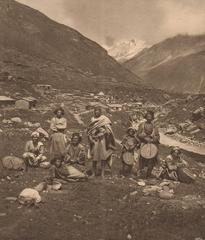 Badrinath Temple with Bhot musicians