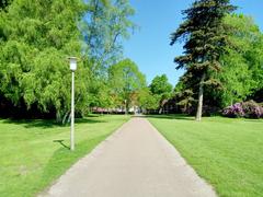 Main pathway in Eppendorfer Park with UKE building in the background