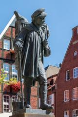 Kiepenkerl monument and Großer Kiepenkerl restaurant at Spiekerhof in Münster