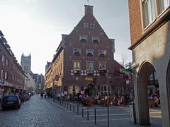 Kiepenkerl monument and Großer Kiepenkerl inn in Spiekerhof Münster