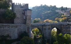 Torre norte del puente de San Martín en Toledo