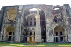 Faria Bagh monument view