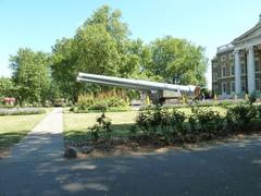 huge guns outside the Imperial War Museum