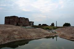 a panoramic view of Namakkal Fort under a clear blue sky