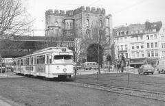 Achtachser tram of line 7 at Hahnentor