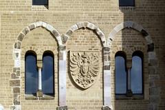 Wappen an der Hahnentorburg von Westen, Rudolfplatz, Köln