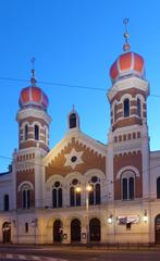 Velká synagoga v Plzni during twilight