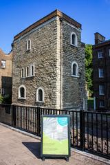 Jewel Tower and English Heritage sign in Westminster