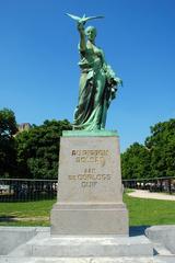 Monument Au Pigeon-Soldat