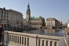 Hamburg war memorial with city hall in the background