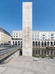 Hamburg war memorial by the city hall with original 1931 inscription