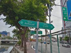 Border between Samphanthawong and Bang Rak areas by the Khlong Phadung Krung Kasem canal