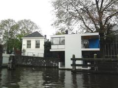 Brugwachtershuisje bij Hortusbrug in Amsterdam