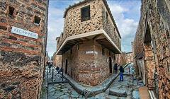 Lupanar exterior in Pompeii