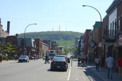 View looking west down rue Rachel E. at the corner of rue de Mentana in Plateau Mont-Royal, Montréal