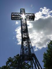 Cross on Mount Royal at daytime