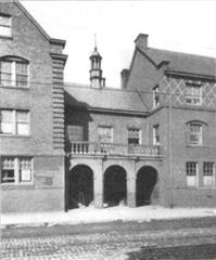 Hull House Entrance to Quadrangle