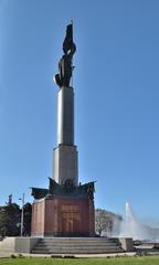 Heldendenkmal back side with Hochstrahlbrunnen in Vienna