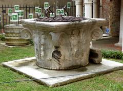 Architectural feature outside Palazzo Contarini del Bovolo, Venice