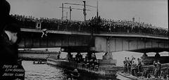 Harry Houdini jumps from the Harvard Bridge