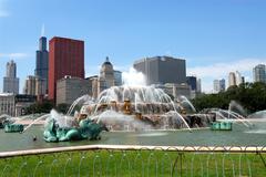 Buckingham Fountain in Chicago at dusk